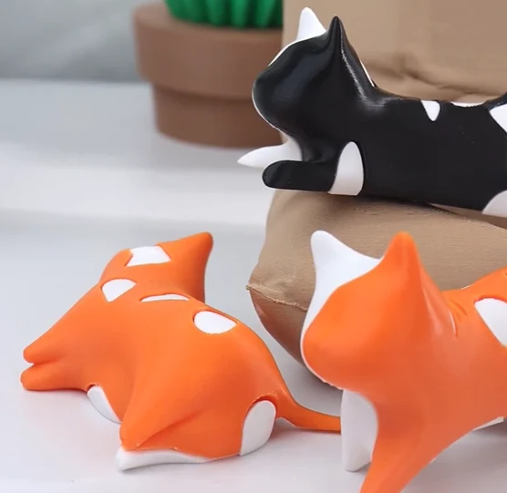 Figura minimalista de un gato para decoración de mesa, impresa en 3D.